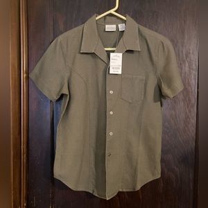 NWT St. Johns Bay Button-Up Women’s Shirt, size small, in olive green